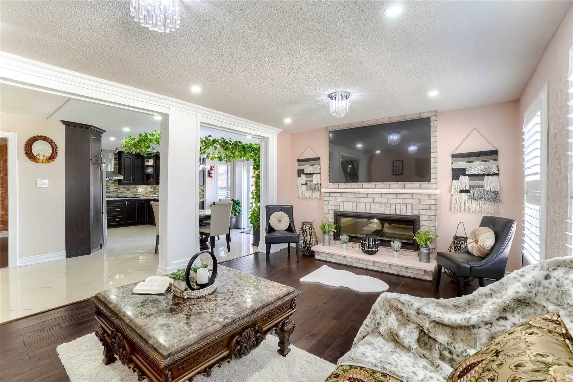 228 Fernforest Dr