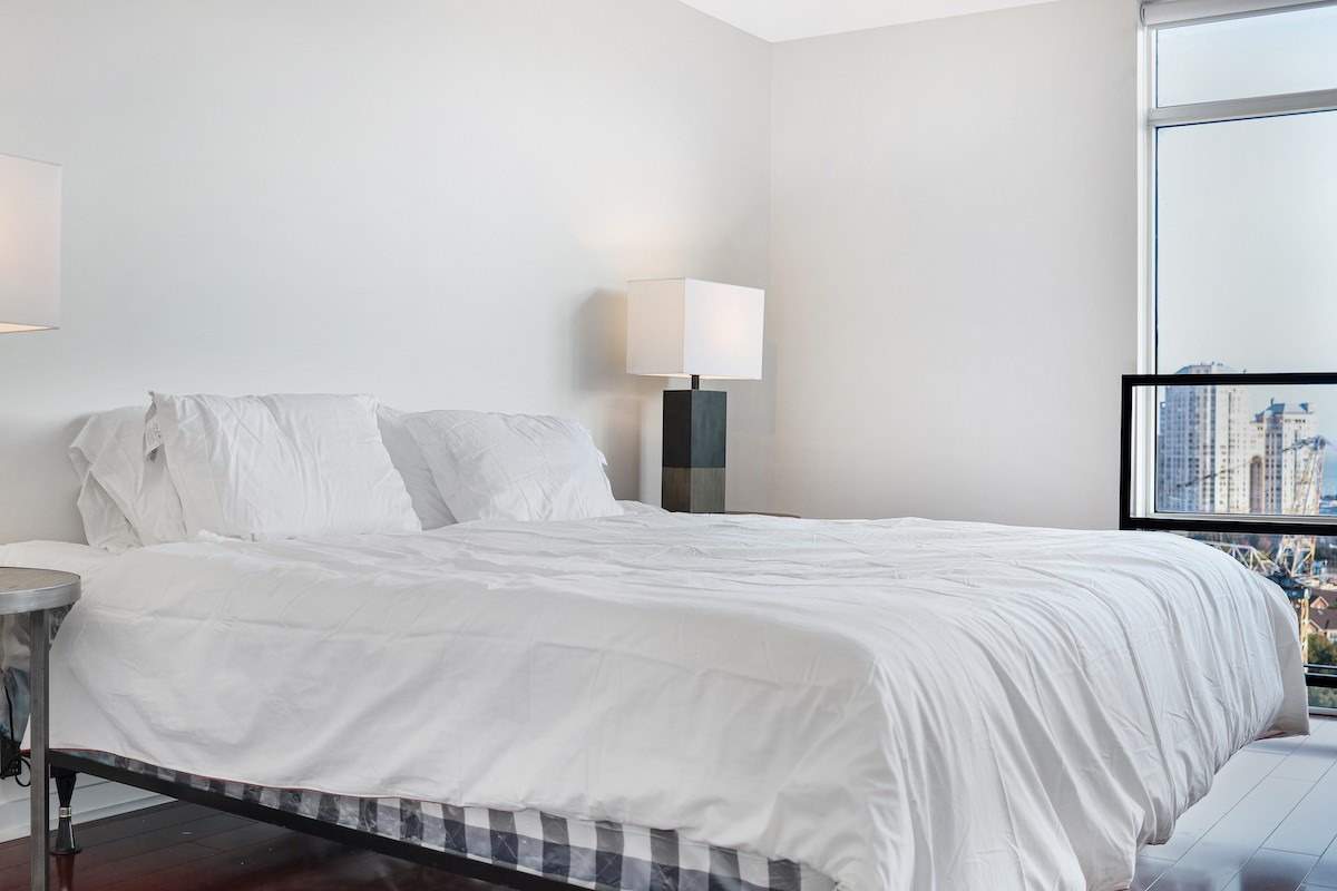 250 Manitoba St, #835