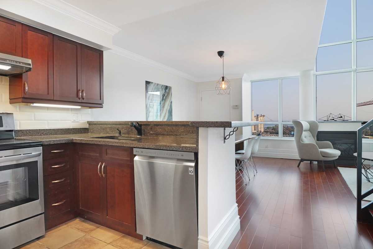 250 Manitoba St, #835