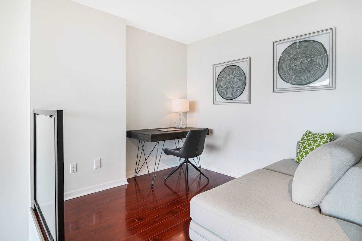 250 Manitoba St, #835
