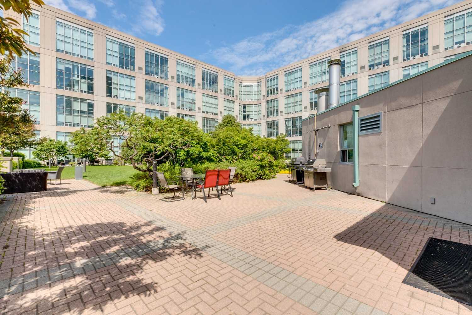 250 Manitoba St, #835