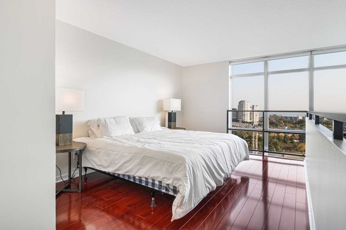 250 Manitoba St, #835