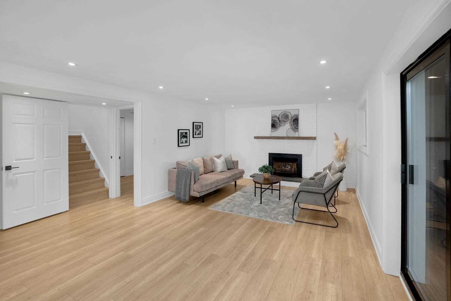 26 Munro St