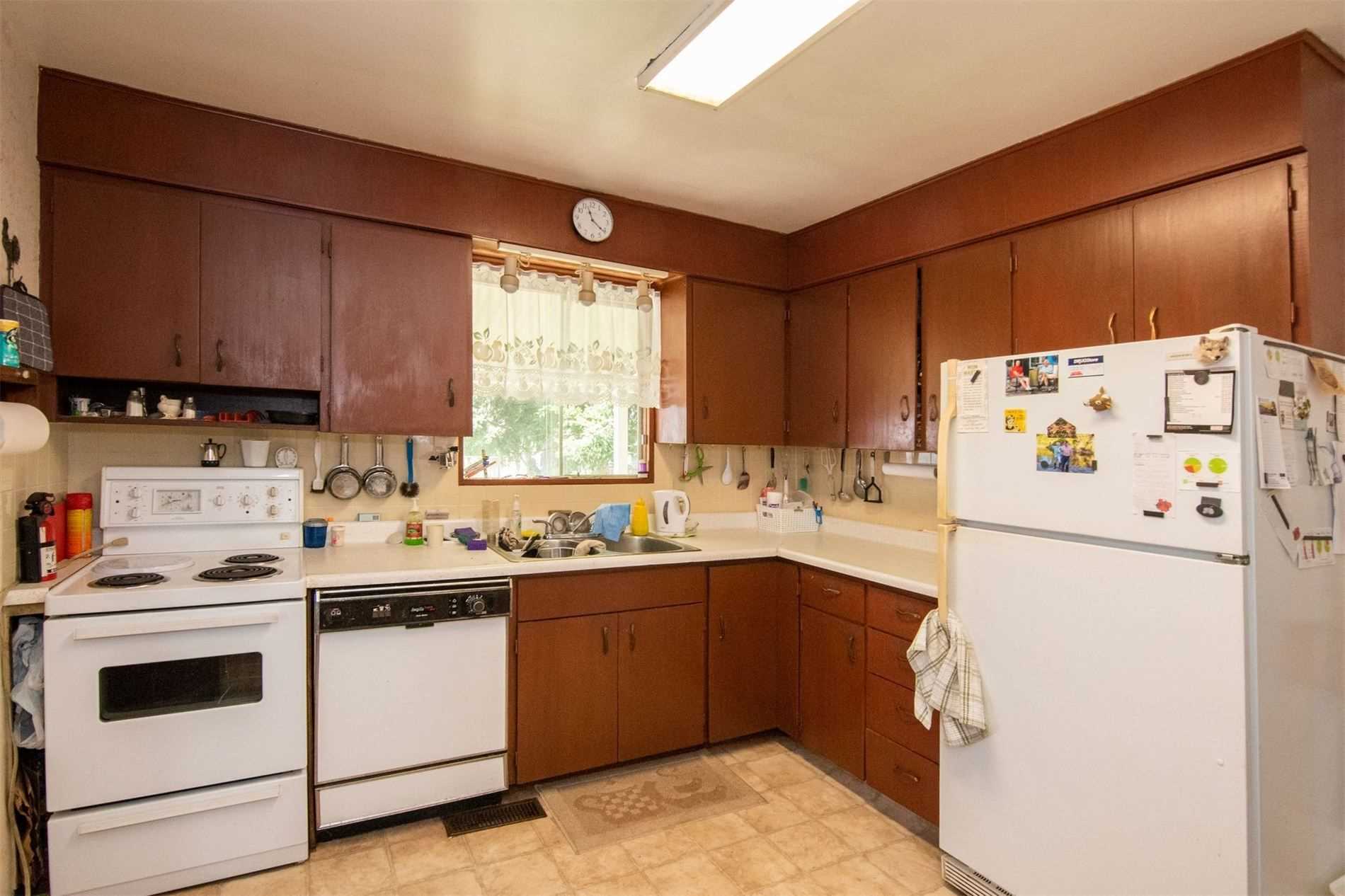 1494 Haig Blvd