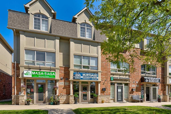 5044 Fairview St, Burlington