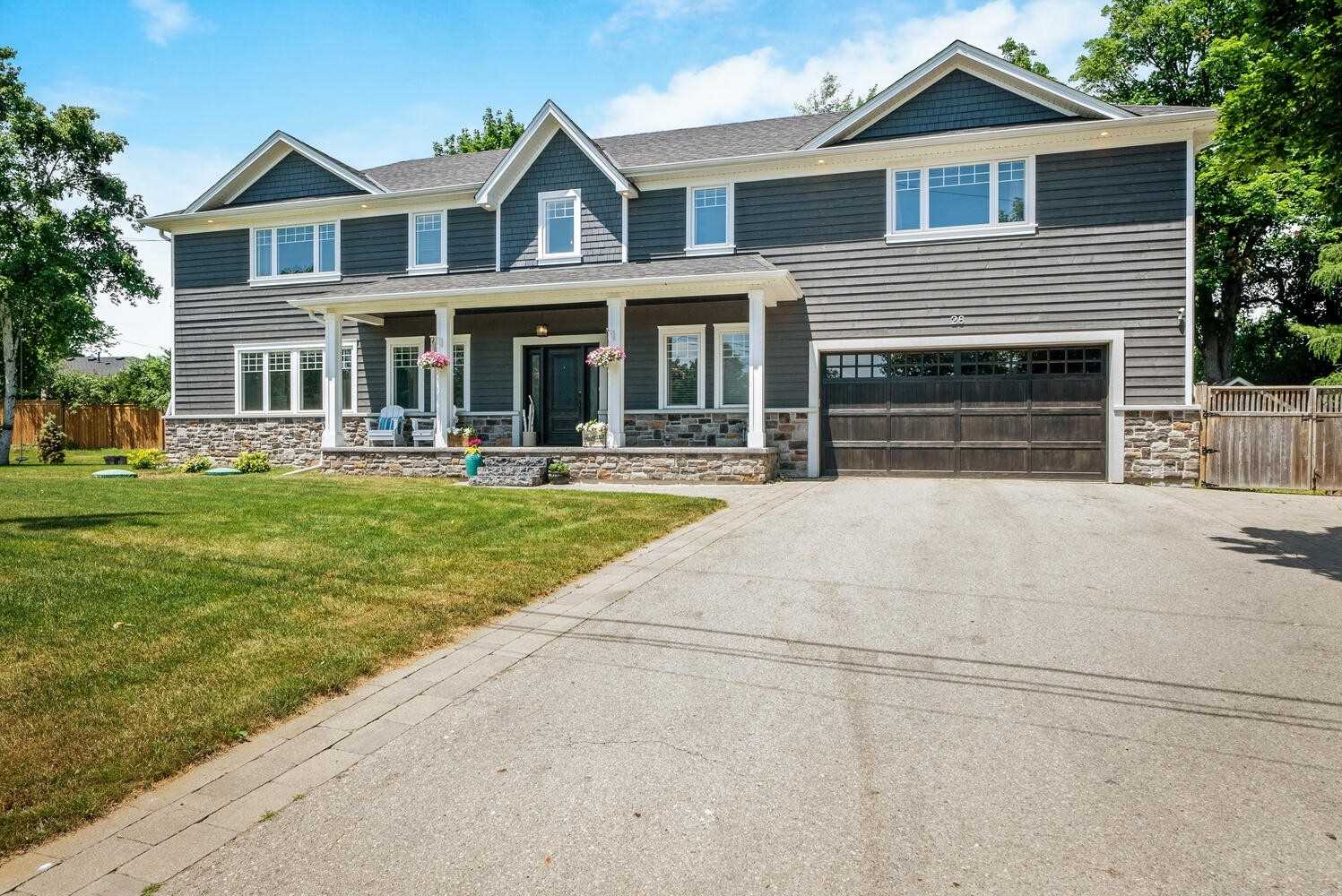 28 Glen Crescent Dr