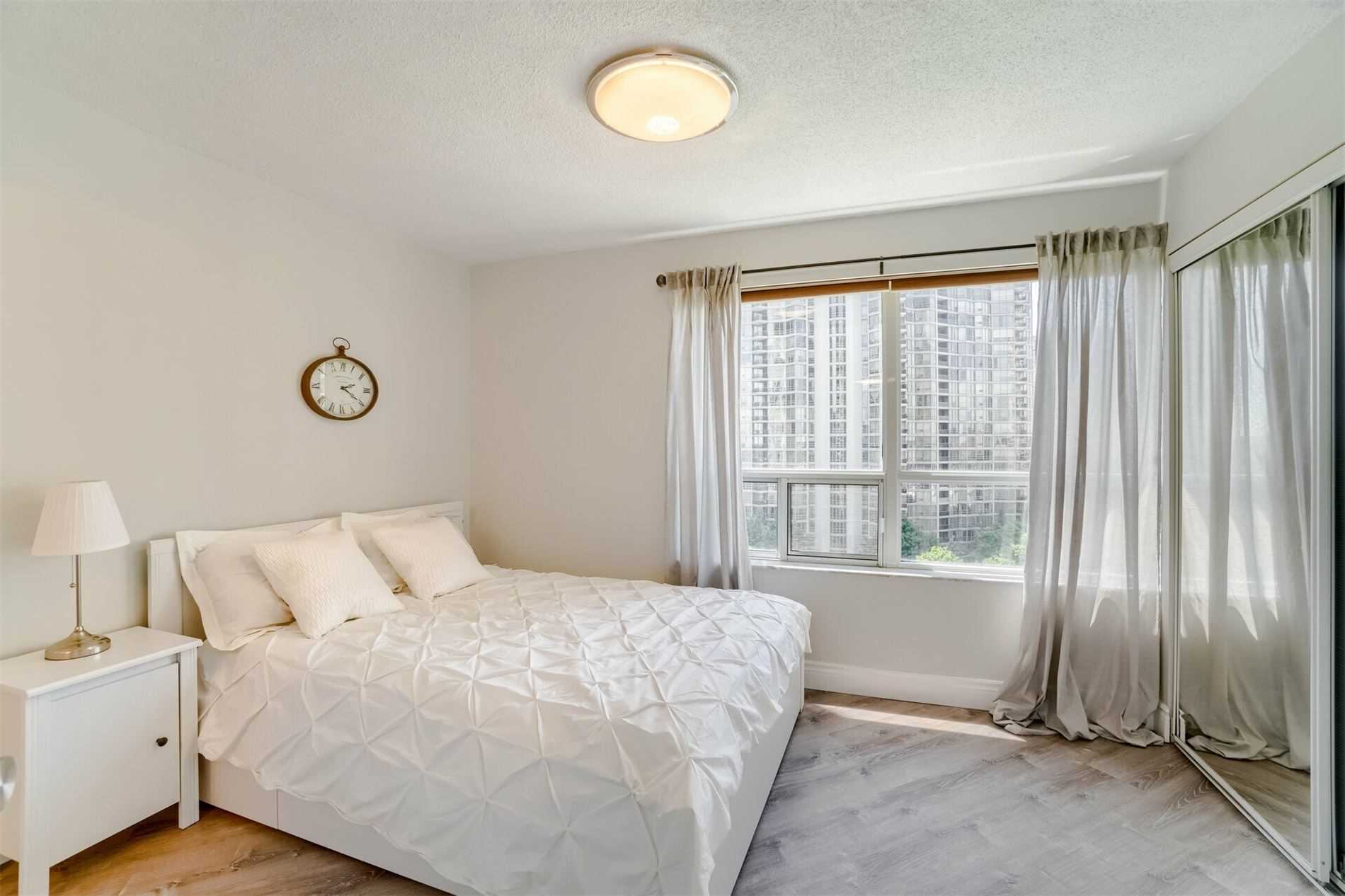 25 Kingsbridge Garden Circ, #1021