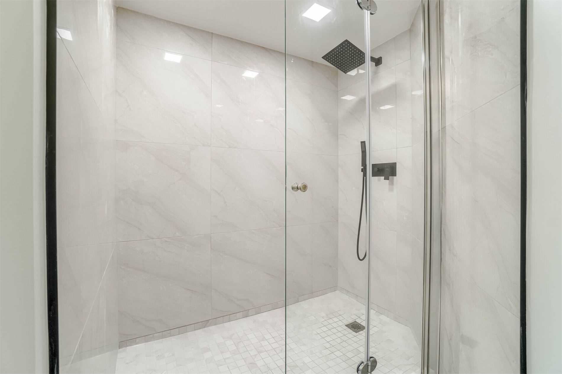 25 Kingsbridge Garden Circ, #1021