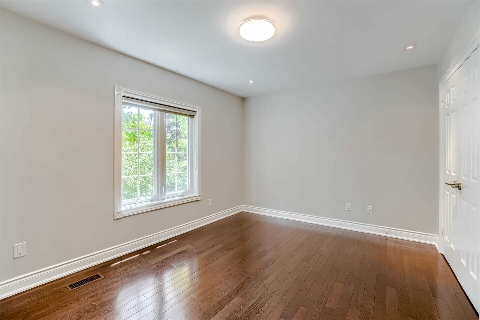 3336 Sawmill Valley Dr