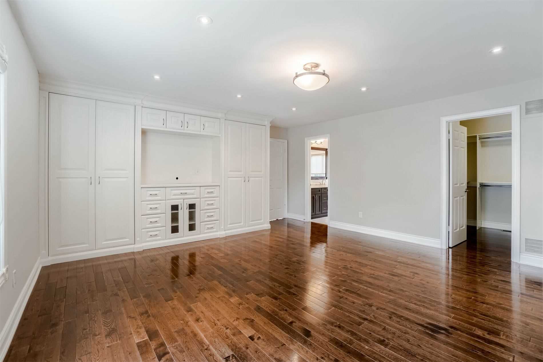3336 Sawmill Valley Dr