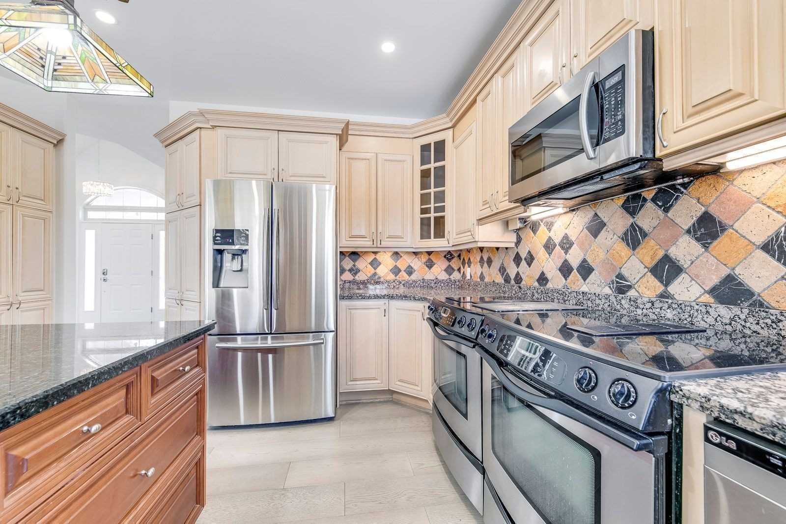 7 Deer Run Cres