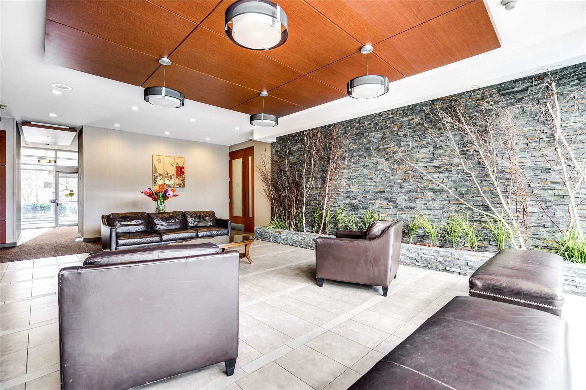 Listing W5681132 - Large Photo # 3
