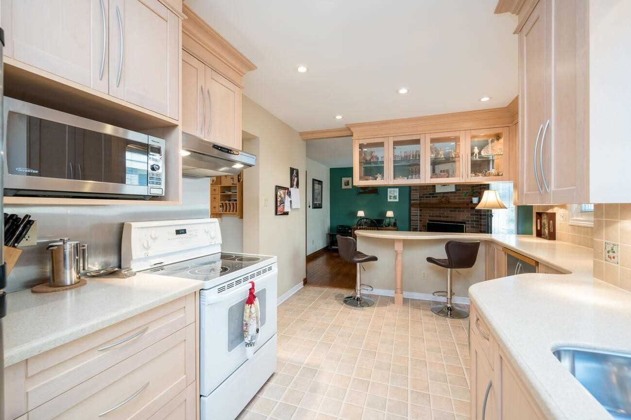 6927 Cordingley Cres