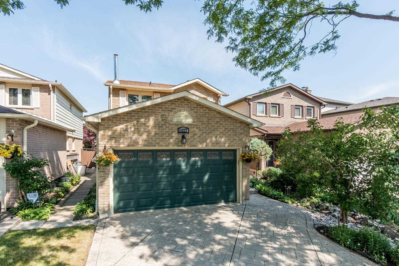 6927 Cordingley Cres