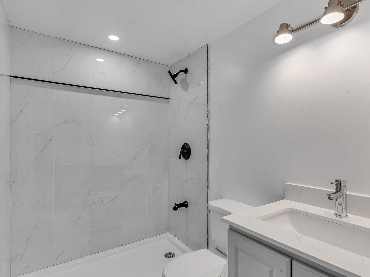 8 Lawrence Cres