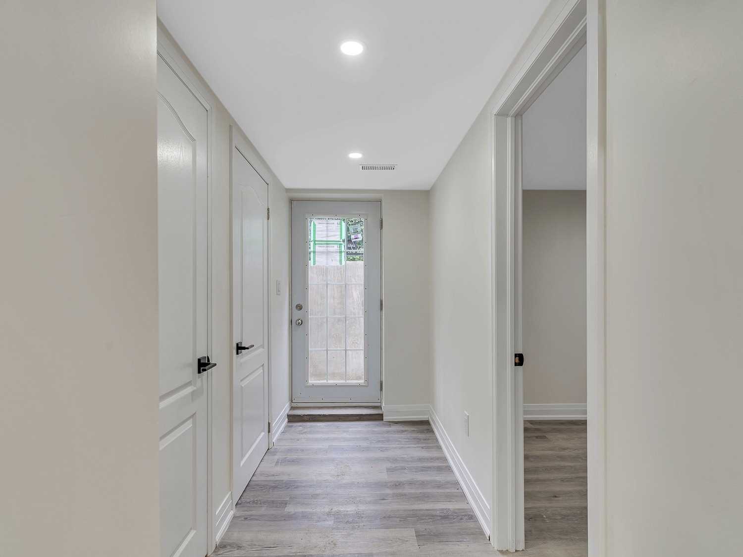 8 Lawrence Cres