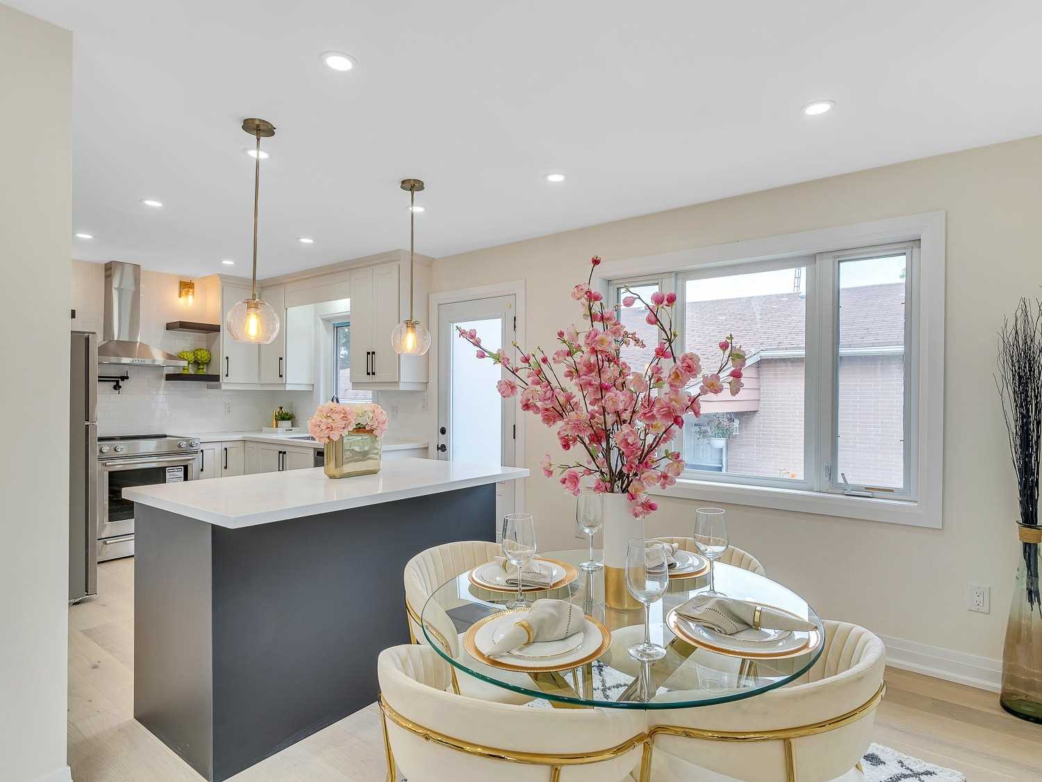 8 Lawrence Cres