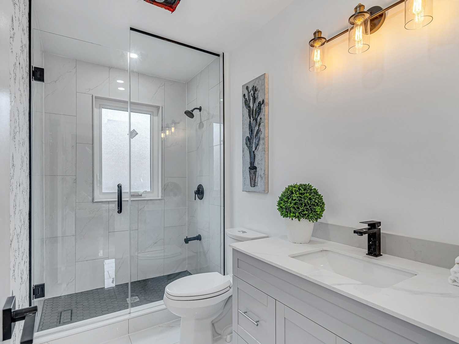 8 Lawrence Cres