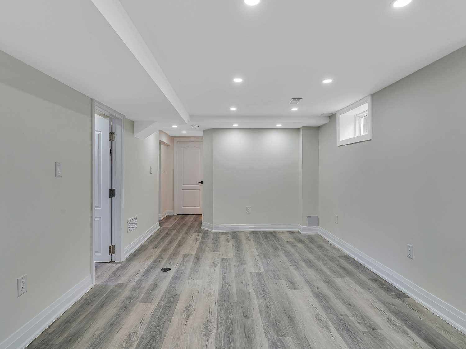 8 Lawrence Cres