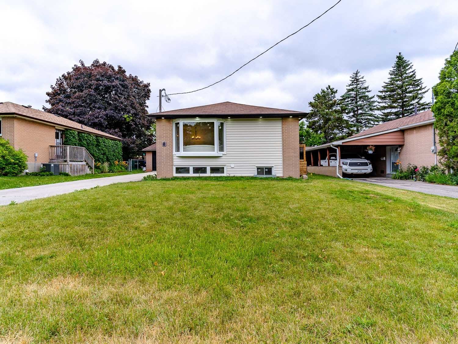 8 Lawrence Cres