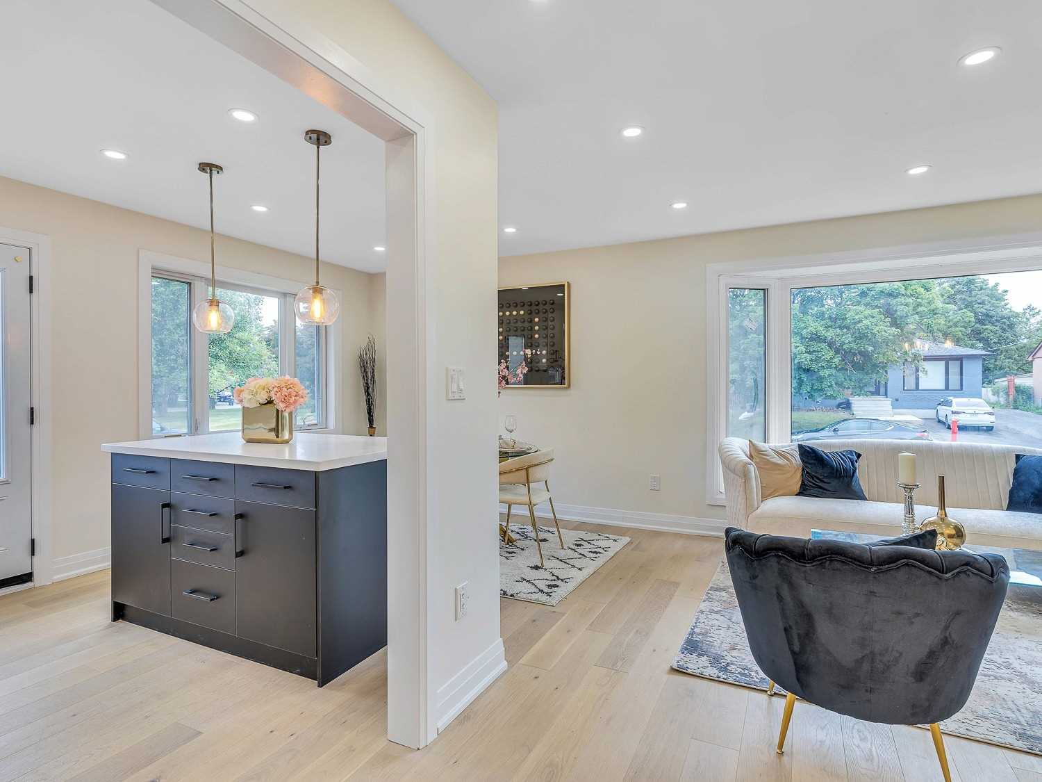 8 Lawrence Cres