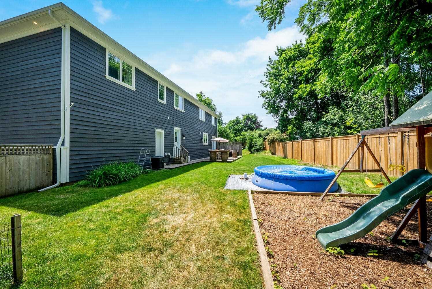28 Glen Crescent Dr