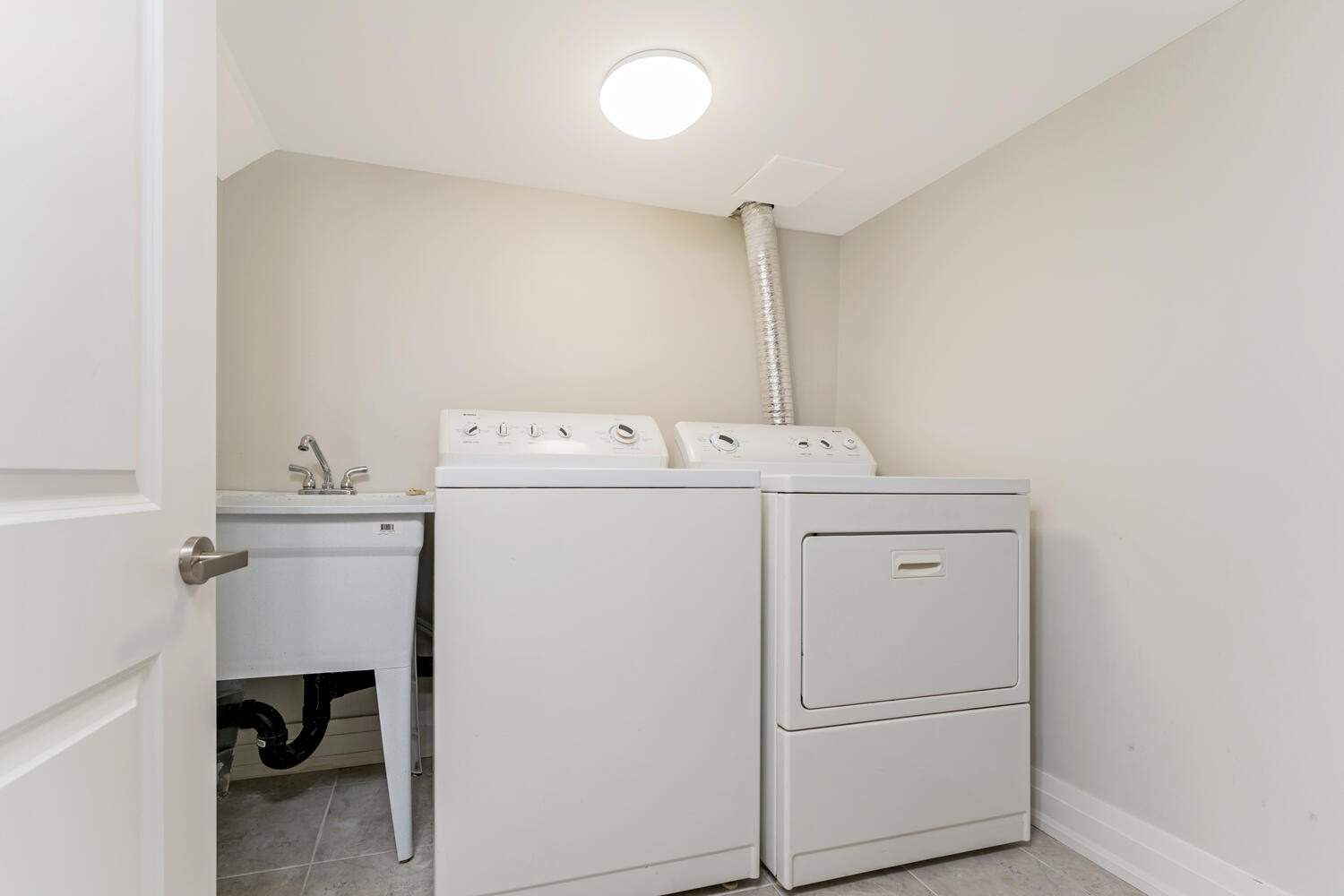 28 Glen Crescent Dr
