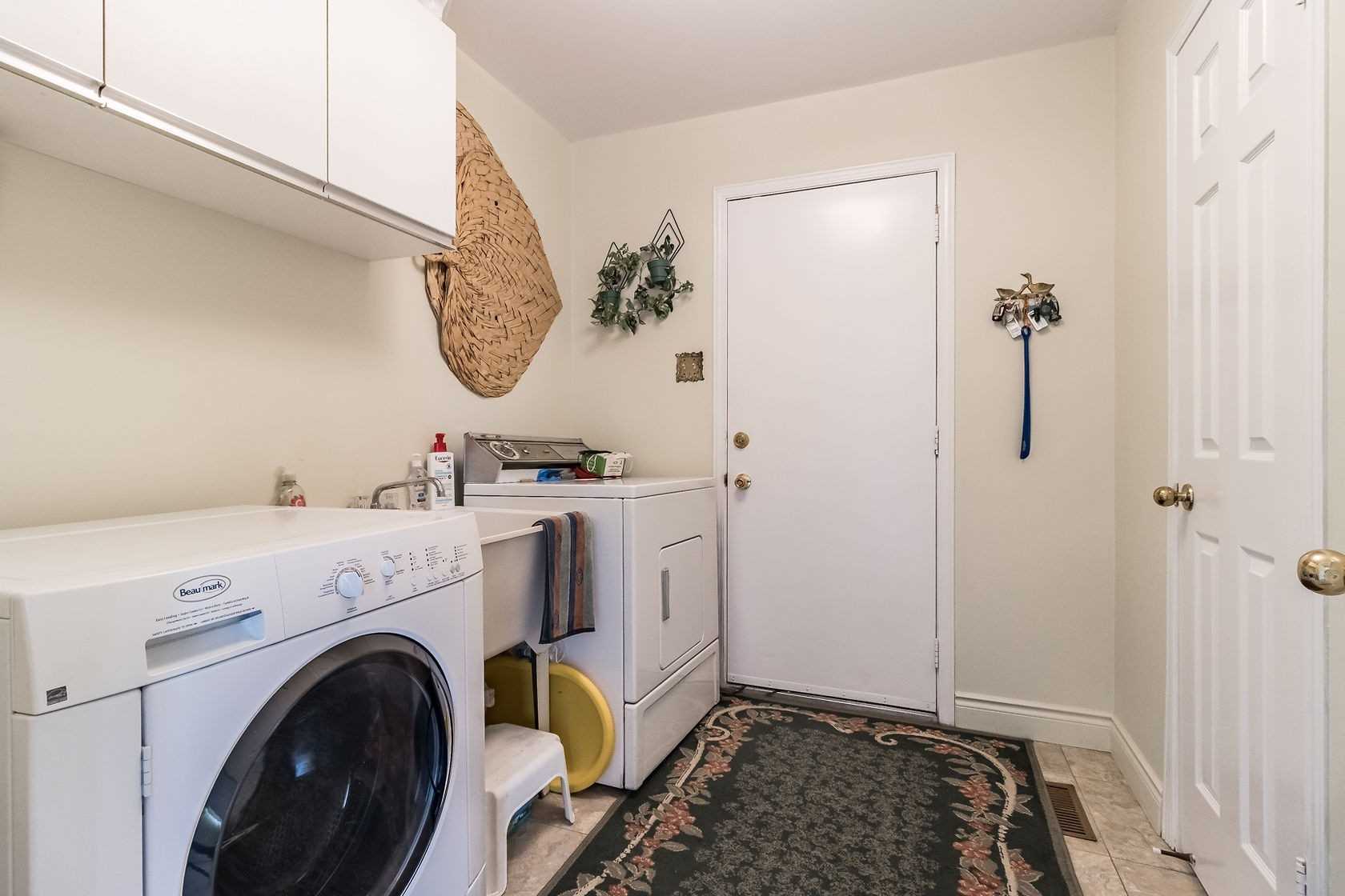 13 Ivan Ave