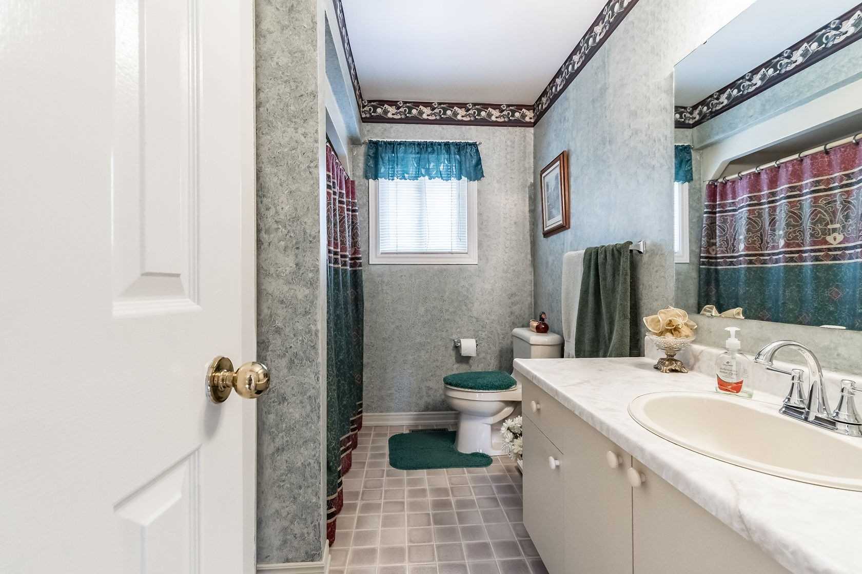 13 Ivan Ave