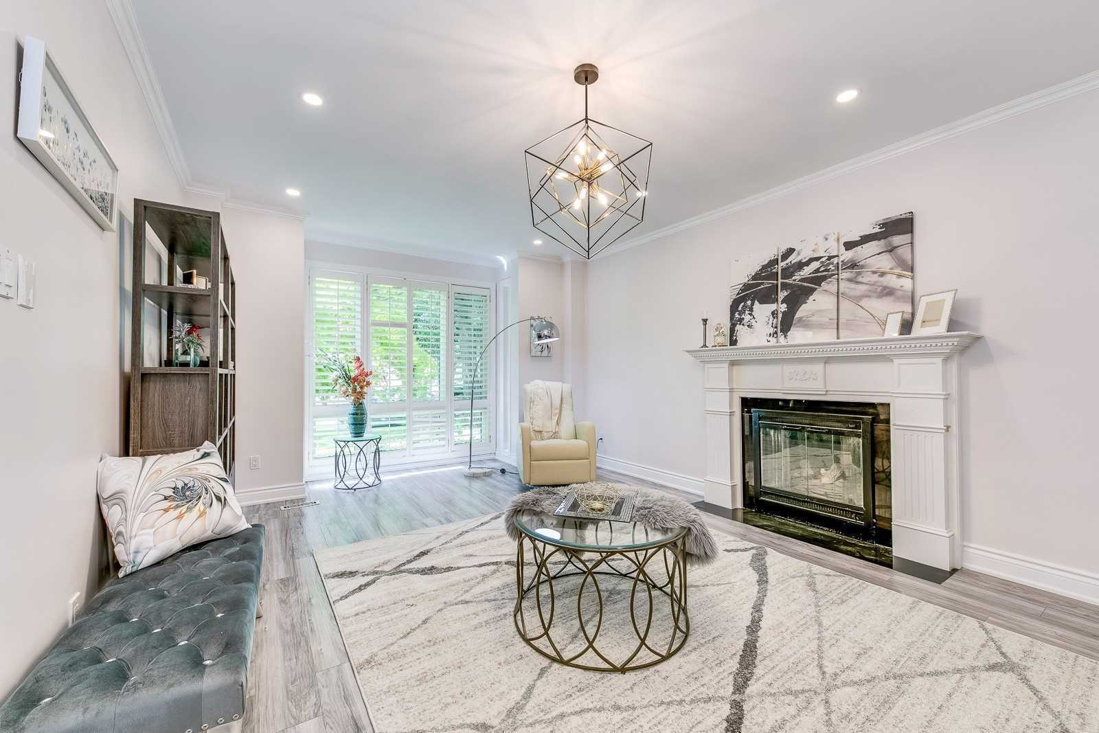 341 Acacia Crt
