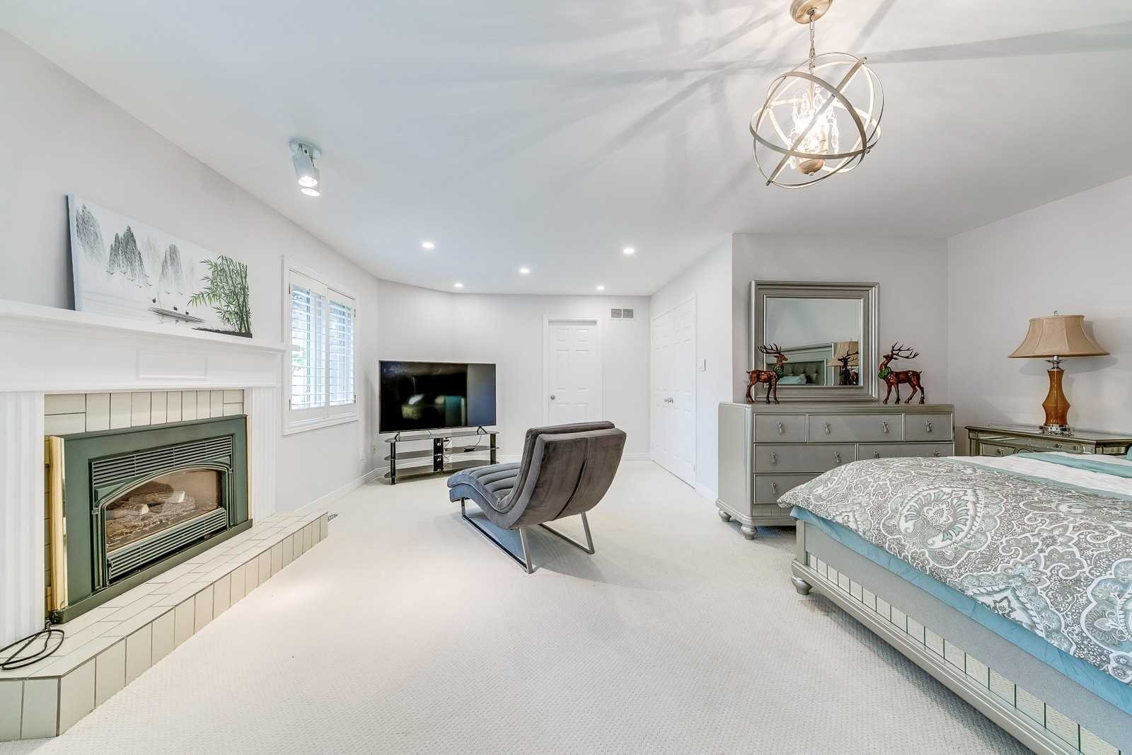 341 Acacia Crt
