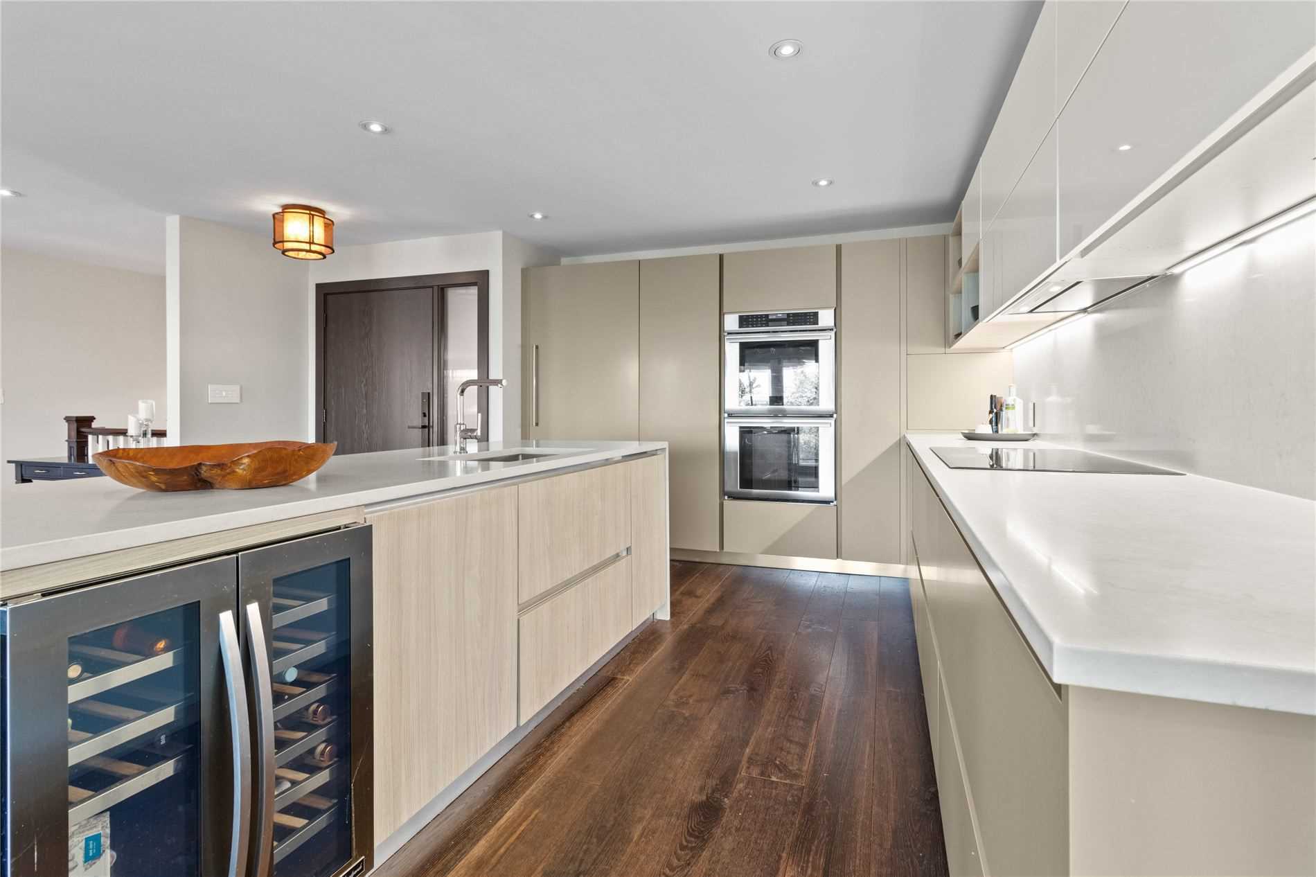 868 Danforth Pl