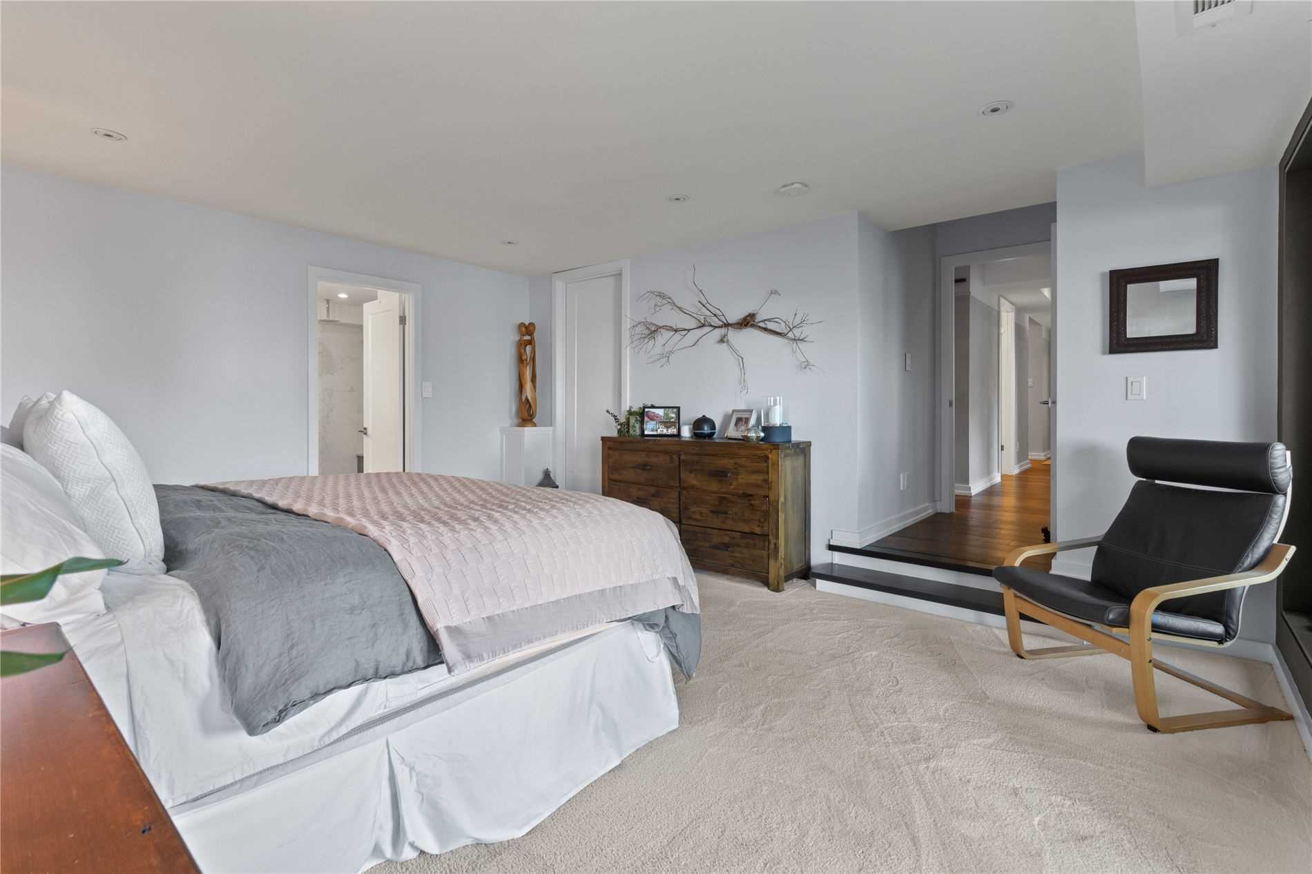 868 Danforth Pl