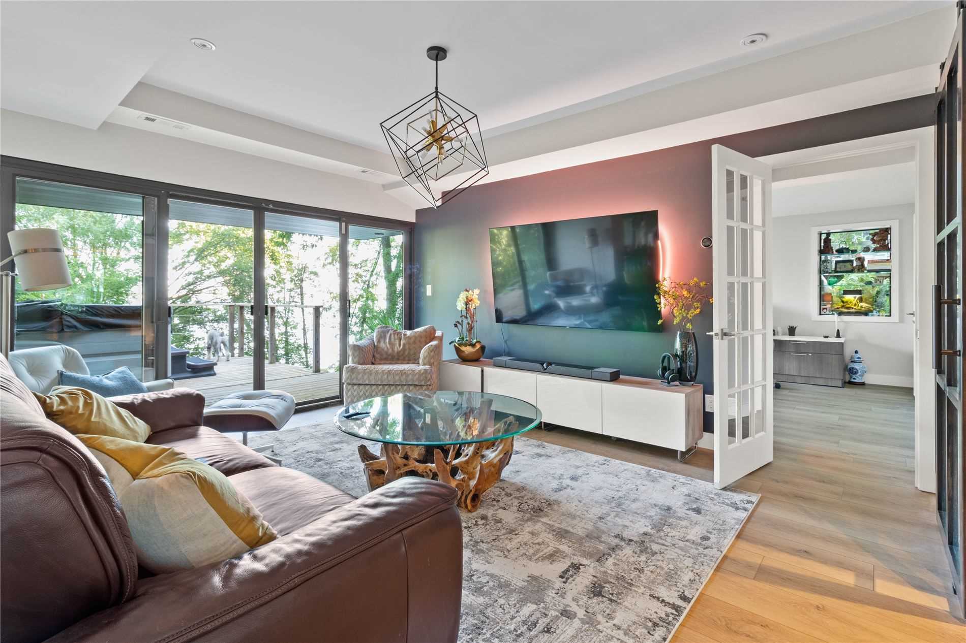 868 Danforth Pl