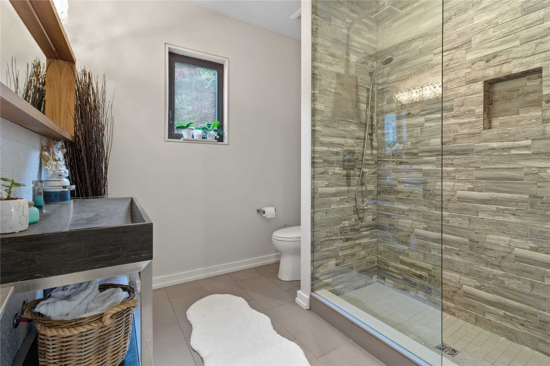 868 Danforth Pl