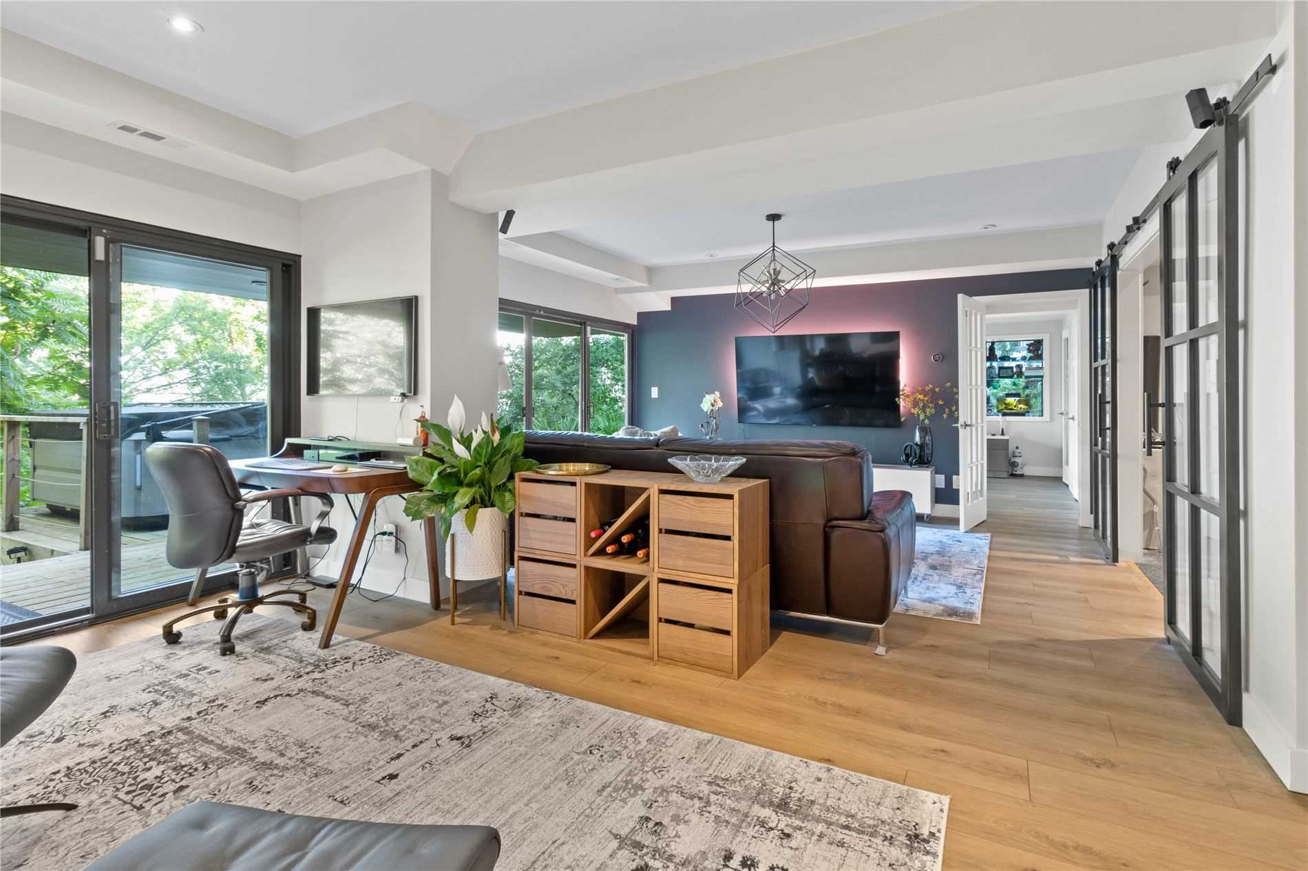 868 Danforth Pl