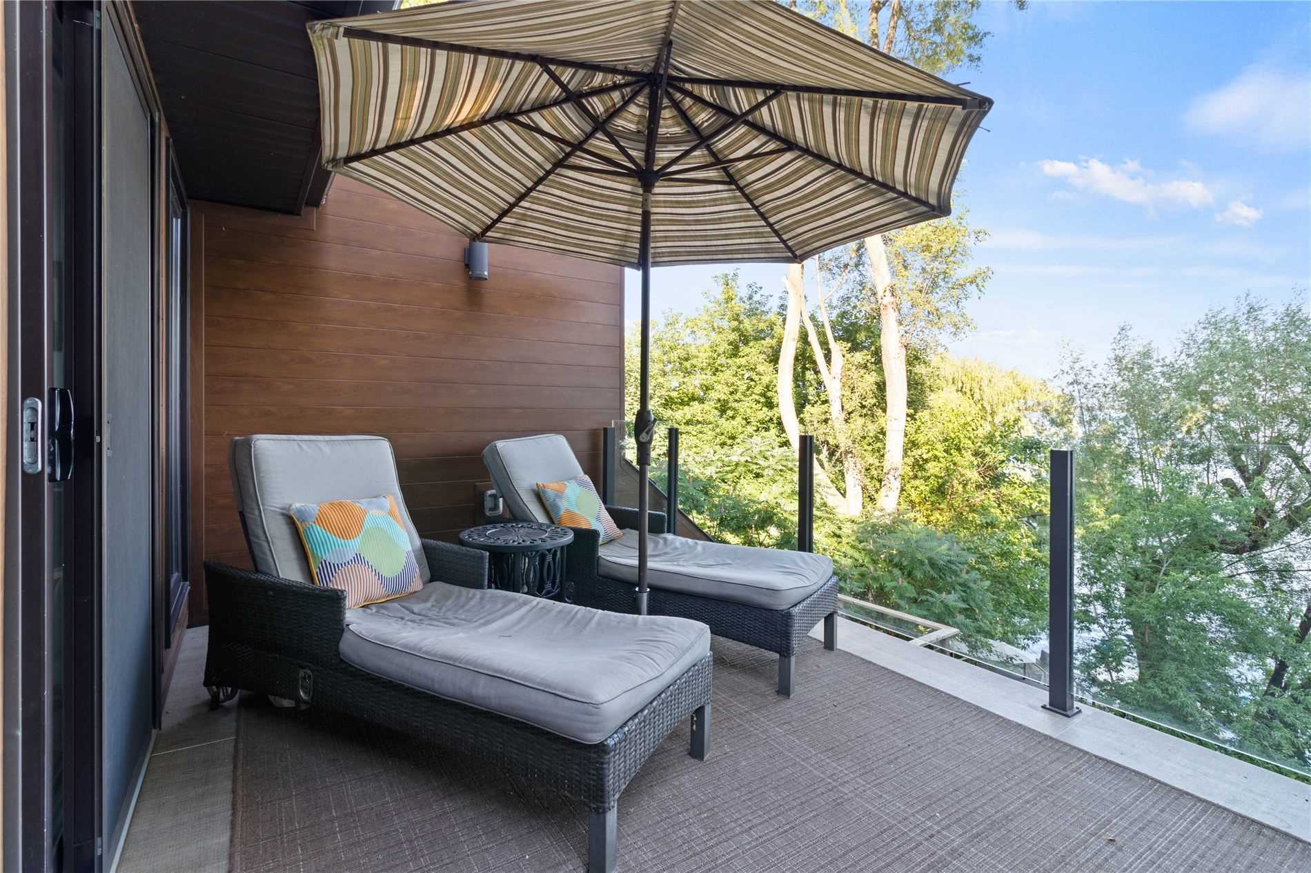 868 Danforth Pl