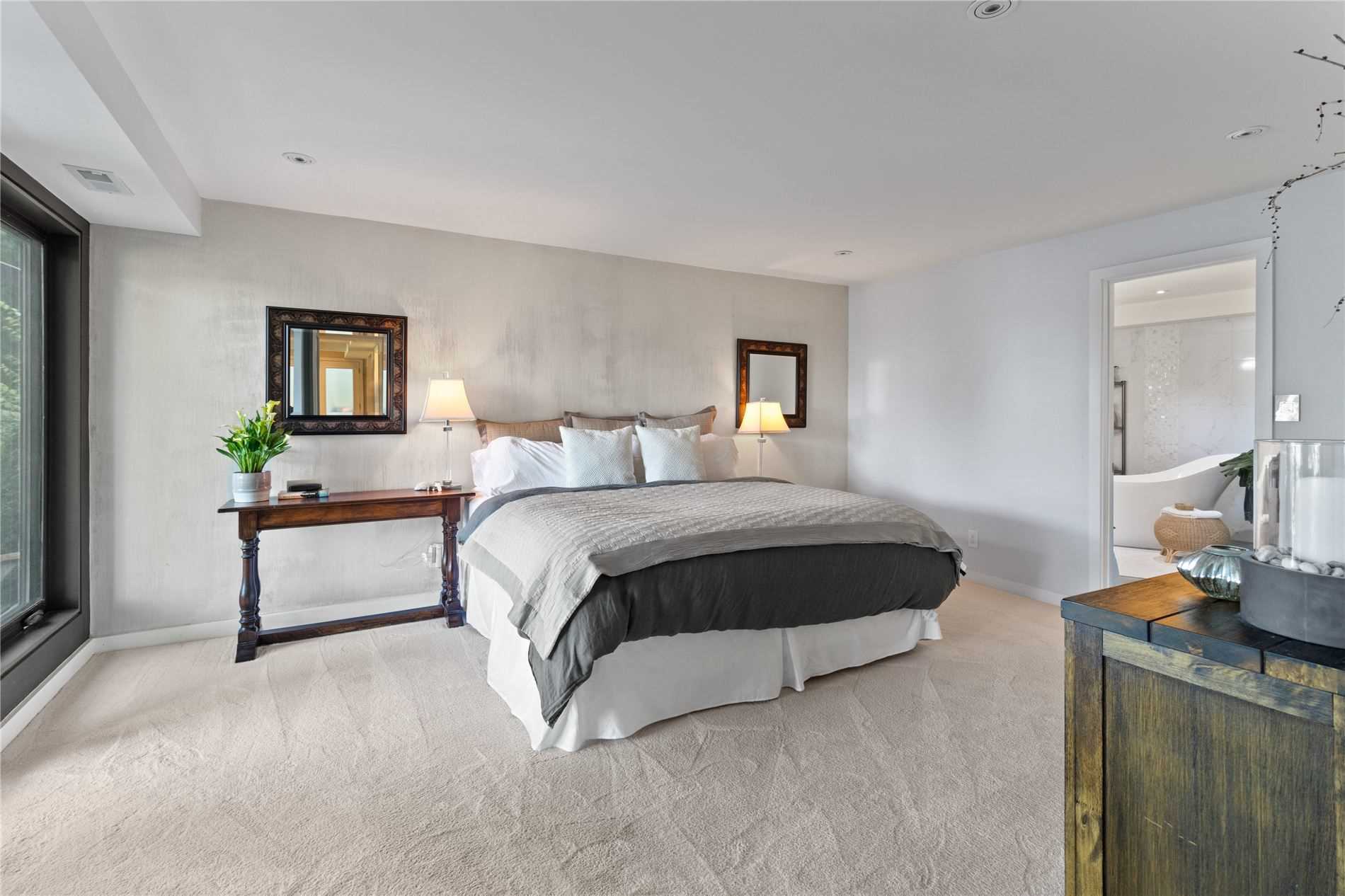 868 Danforth Pl