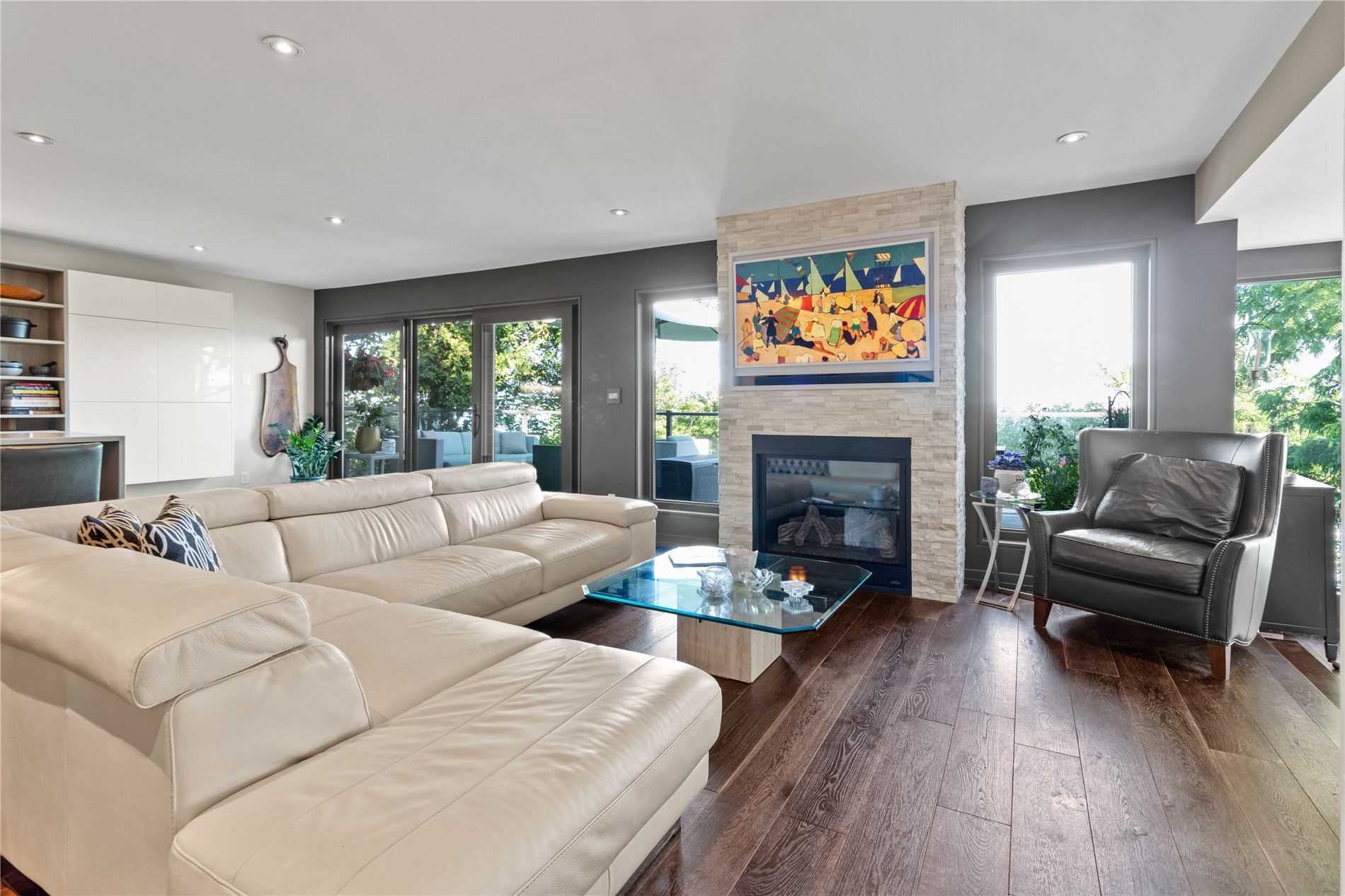 868 Danforth Pl