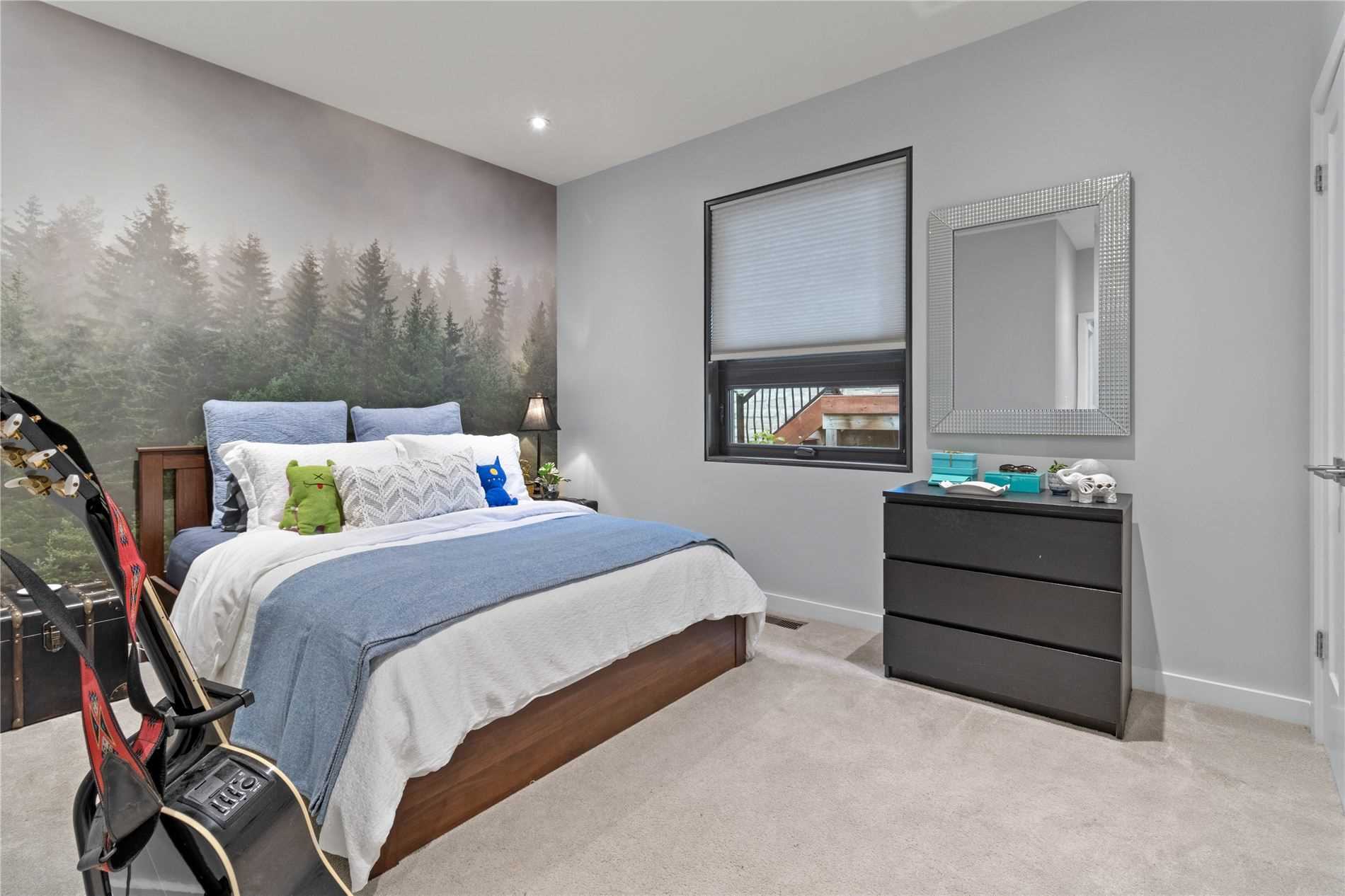 868 Danforth Pl