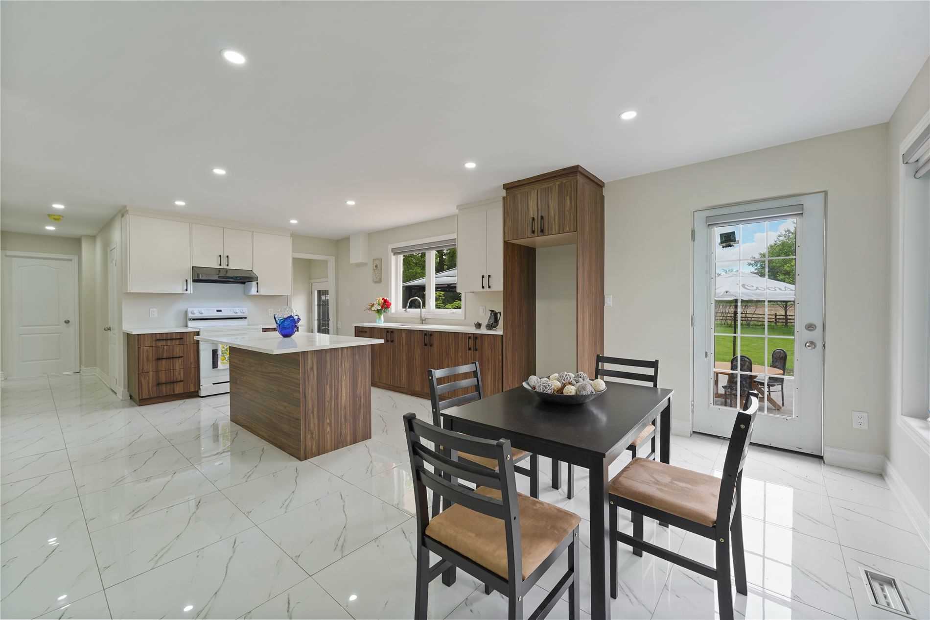 16817 22 Side Rd