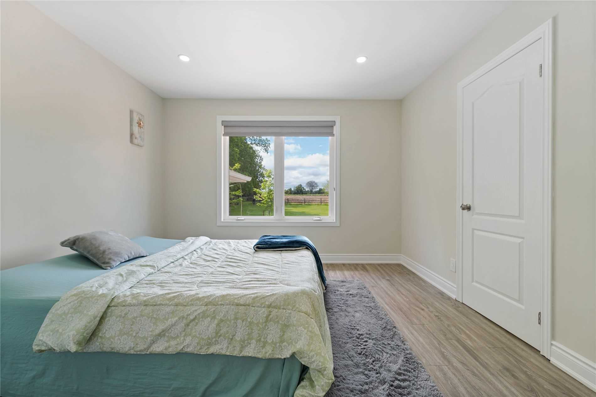 16817 22 Side Rd
