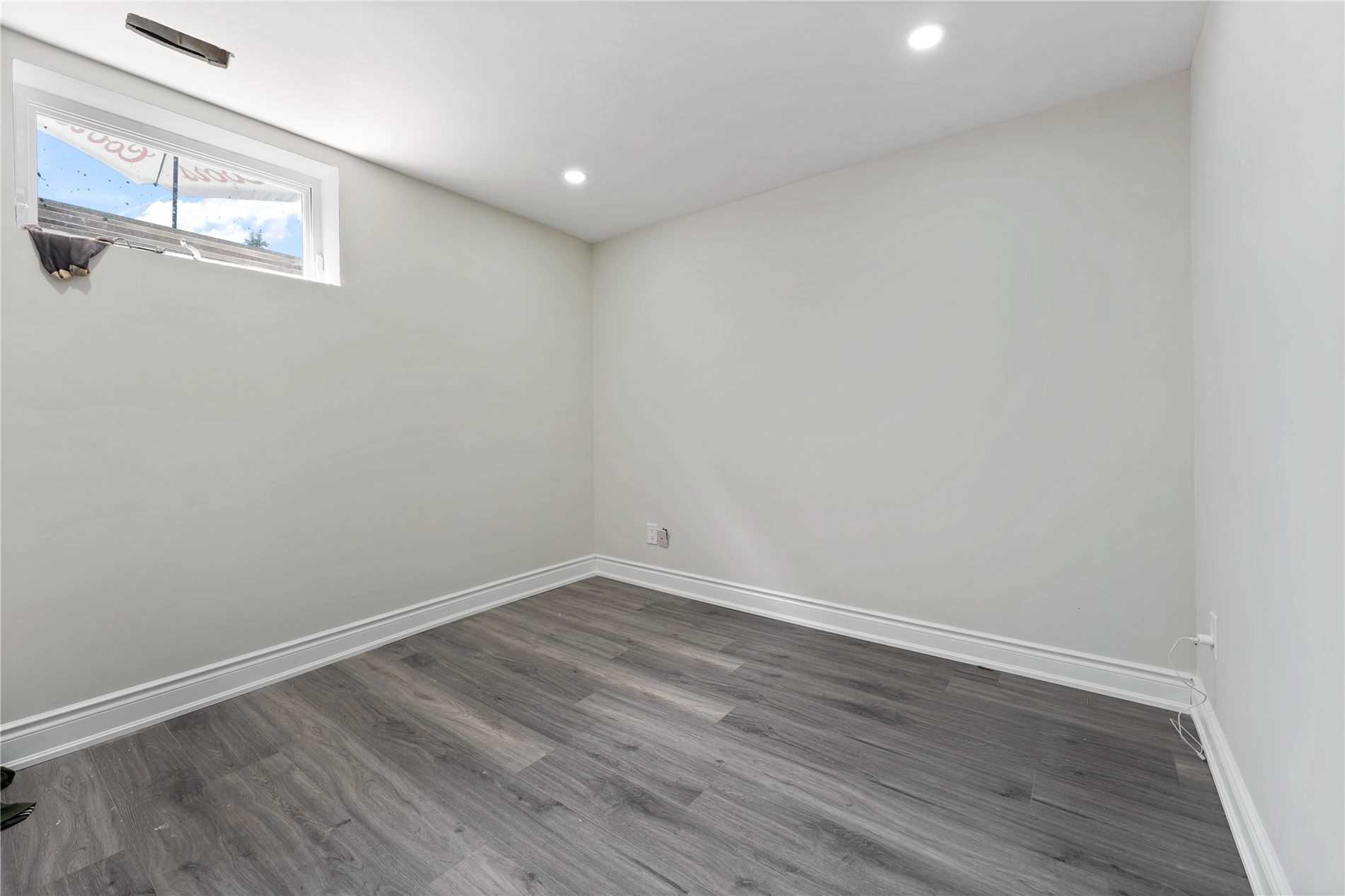 16817 22 Side Rd
