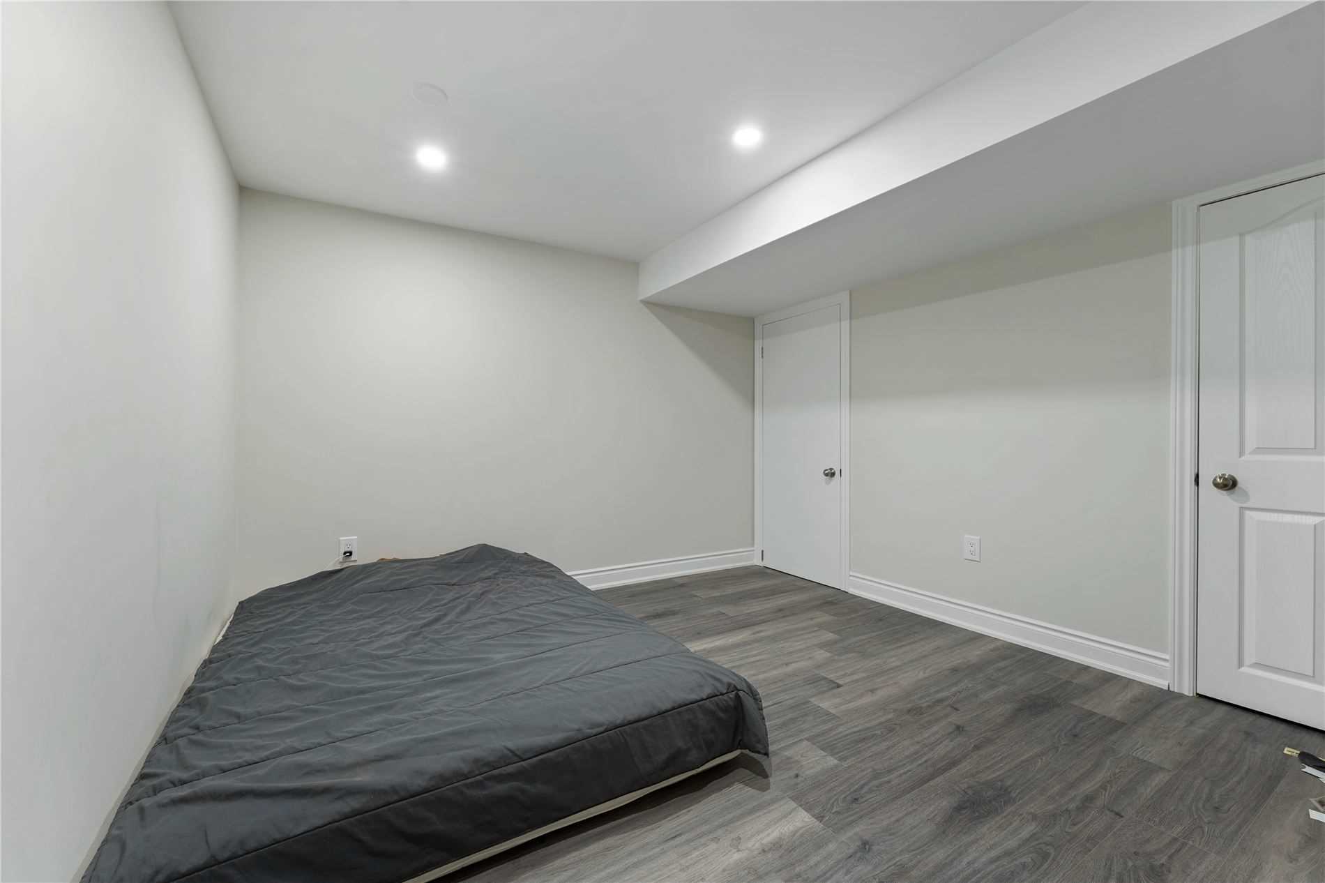 16817 22 Side Rd