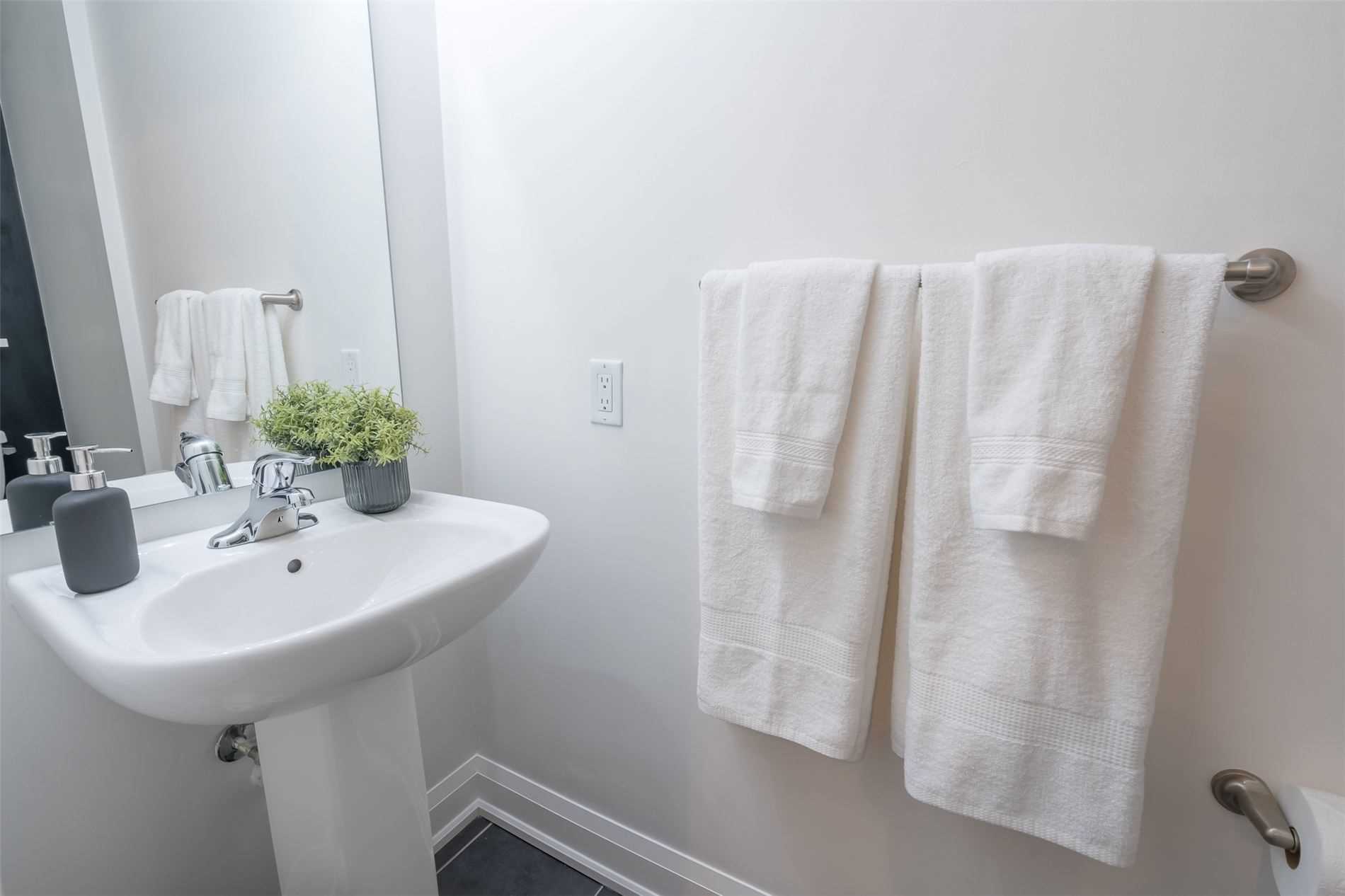 55 Yorkland Blvd, #704