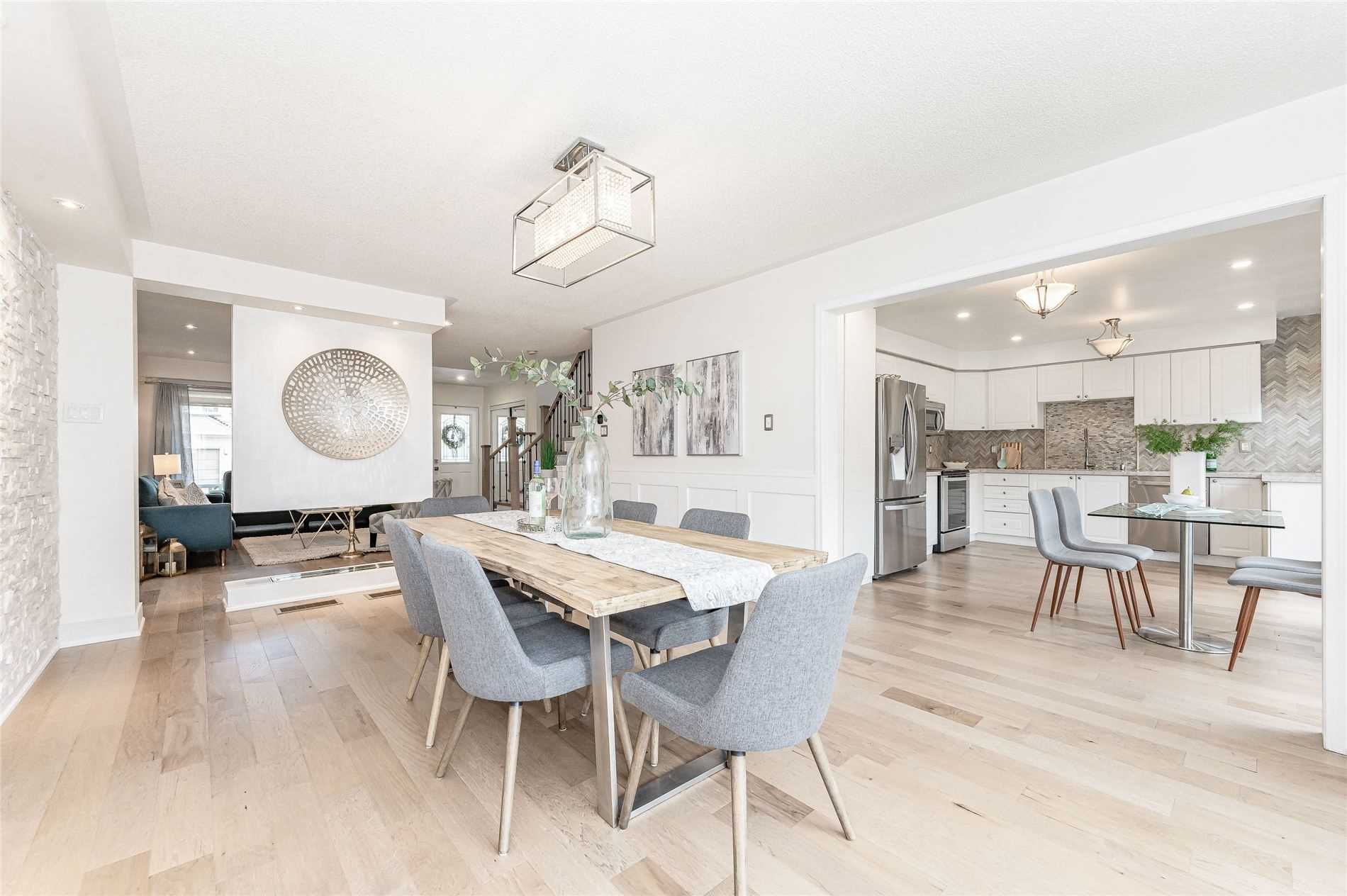 1242 Glenrose Cres