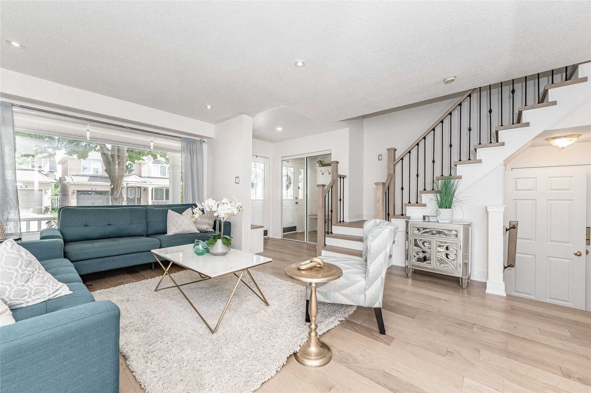 1242 Glenrose Cres