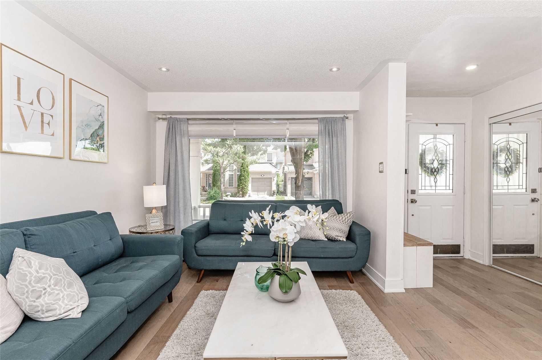 1242 Glenrose Cres