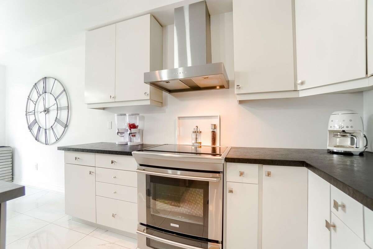25 Jolana Cres