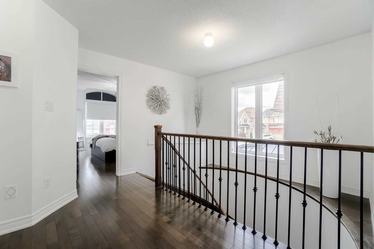 25 Jolana Cres